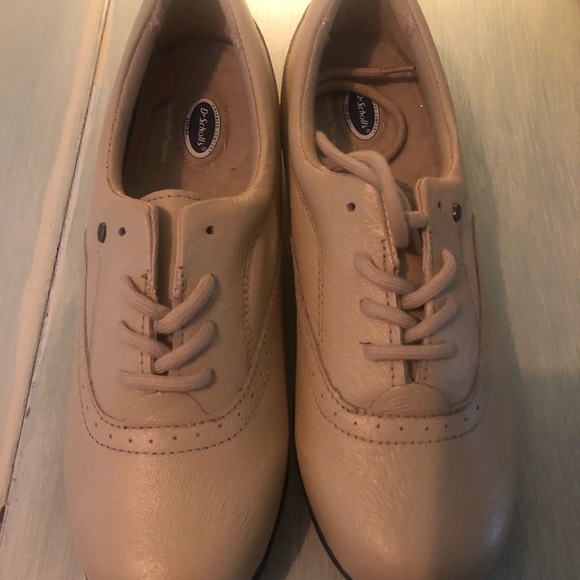 Dr. Scholl's Shoes - Woman’s Dr Scholl’s shoes never worn size 8.5M